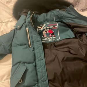 Moose knuckles Women coat selling it don’t want it anymore.